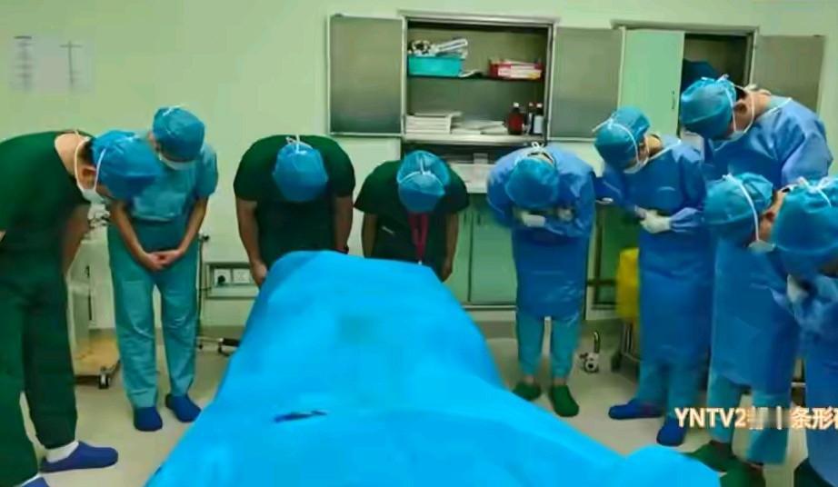 泪目！昆明两青年同时脑死亡，他们最后的选择让无数人破防昆明这事儿太让人揪心