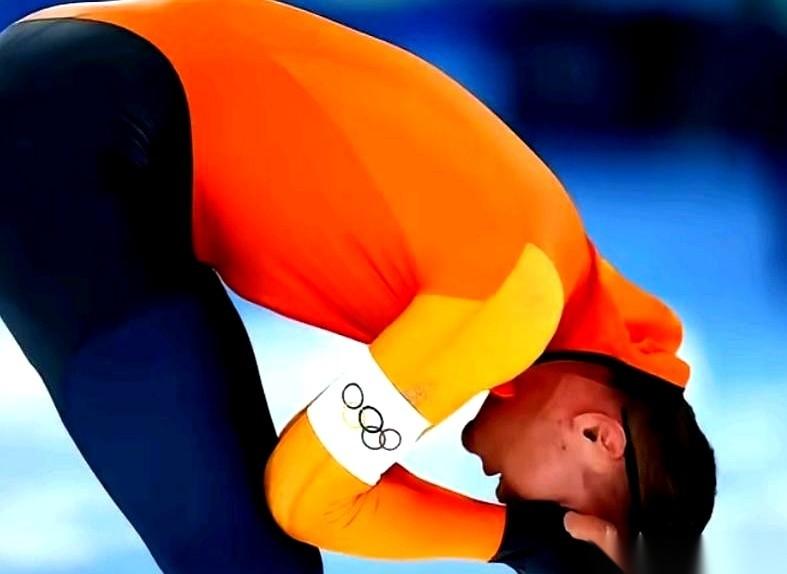 荷兰选手一拳挥过来，廉子文的奥运奖牌，当场就碎了。刚冲过终点，冰刀还没停稳，那