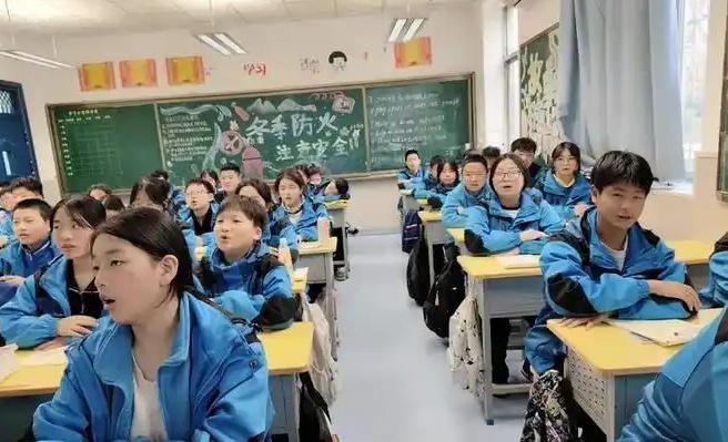 初中要多努力，才能考上重高？1、你要是在普通班，且排名进不了前五，重高就别想