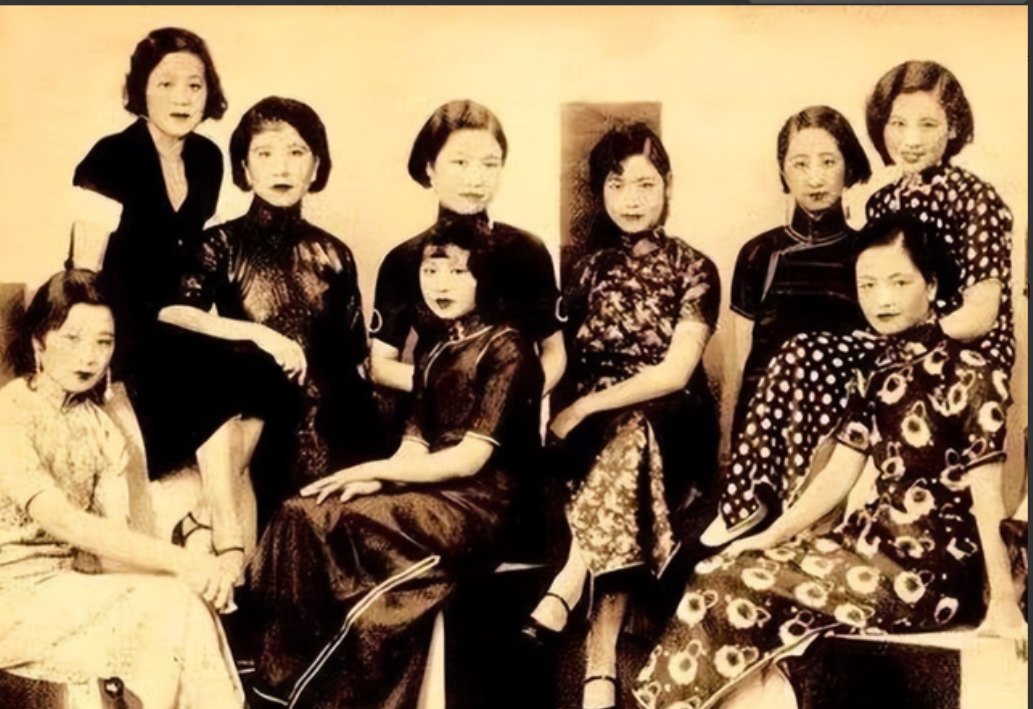 1926年，“狗肉将军”张宗昌强行霸占美人陈佩瑜，同房之夜，他把陈佩瑜扒光衣服丢