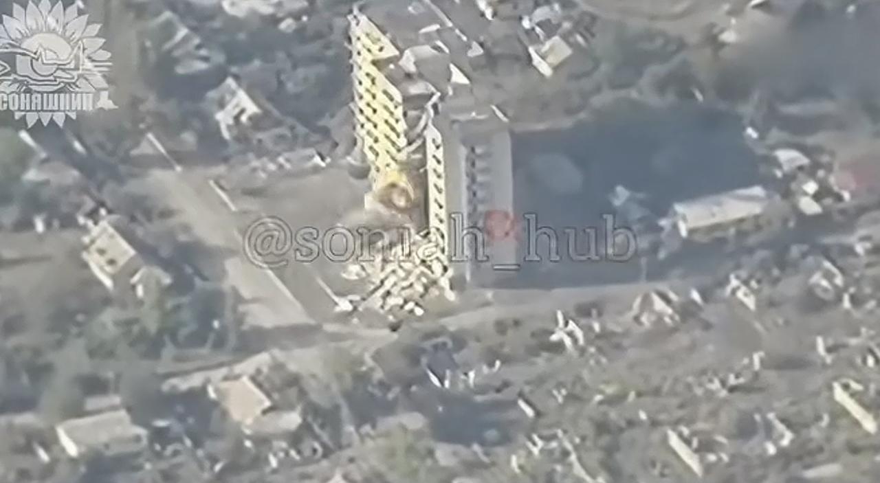乌克兰空军精准炸平一座俄军指挥所！乌克兰也学会了以色列的精髓，只针对军事目标打