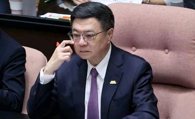 4月12日，据岛内媒体报道，行政部门负责人卓荣泰点名批评国民党籍立委郑丽文，指其