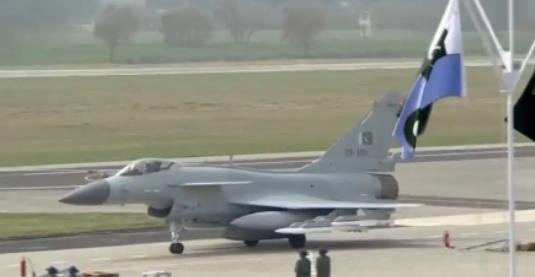 巴基斯坦罕见放出重磅信息：那场印巴空中对峙中，歼-10C其实一直“压着打、没出风