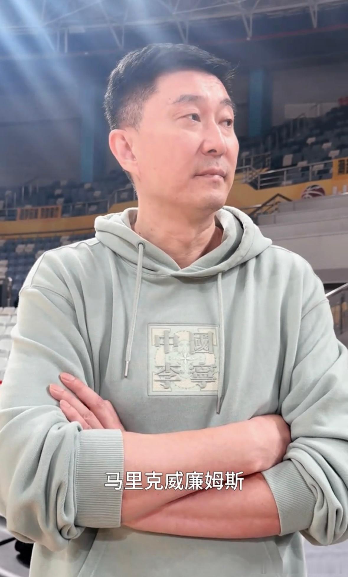 今晚广东战广厦，杜锋赛前接受采访回应大外传闻：球队目前无签约，全靠现有阵容死拼面