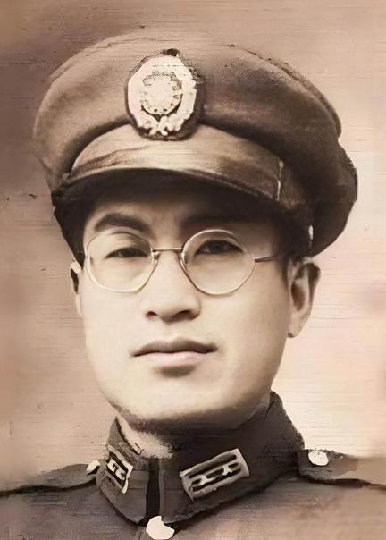 1974年11月17日，台湾“陆军总司令”黄杰走进一个小破屋，床上有一具尸体