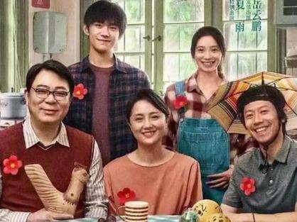 一张5星同框旧照：我一眼就认出了前排笑靥如花、气质清甜、温婉如莲的朱媛媛，发