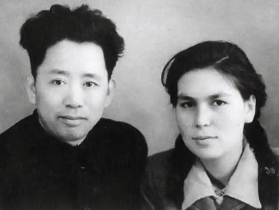 1965年，55岁的刘亚楼因弥漫型肝癌走到生命尽头，反复叮嘱比自己小15岁的妻子