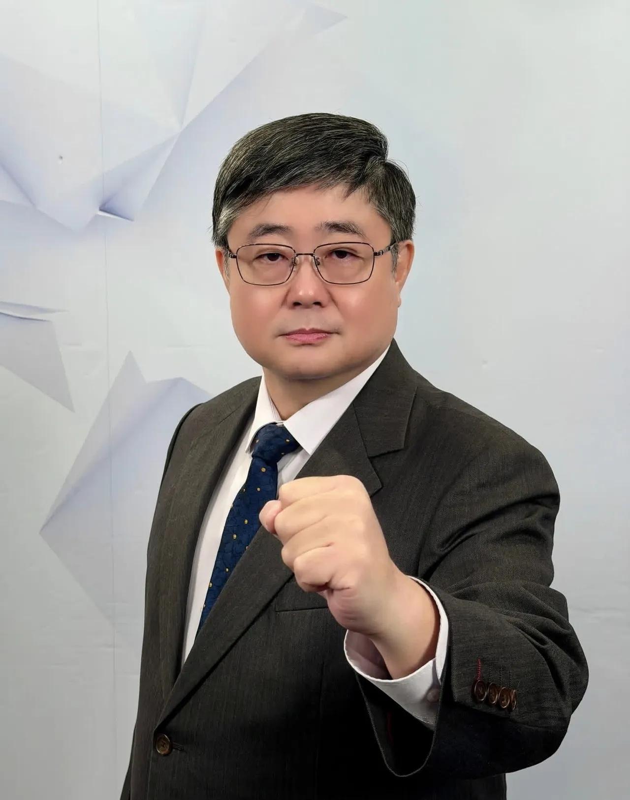 小舰长吕礼诗摊牌了，无所畏惧。吕礼诗称，求锤得锤，无所畏惧，拿月退俸威胁？搞清楚