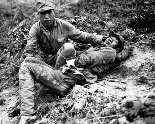 1943年，一名八路军政委苏醒之后，一名八路军政委苏醒之后，看到身边有个伪军，强