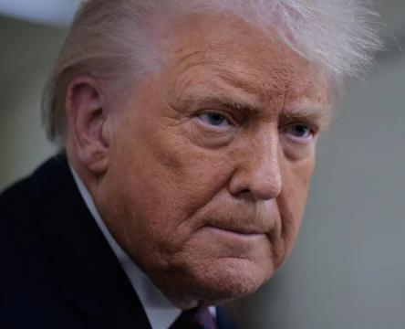 特朗普：“她不会辞职；我可能面临被弹劾”！特朗普在白宫接受采访时，面对“国