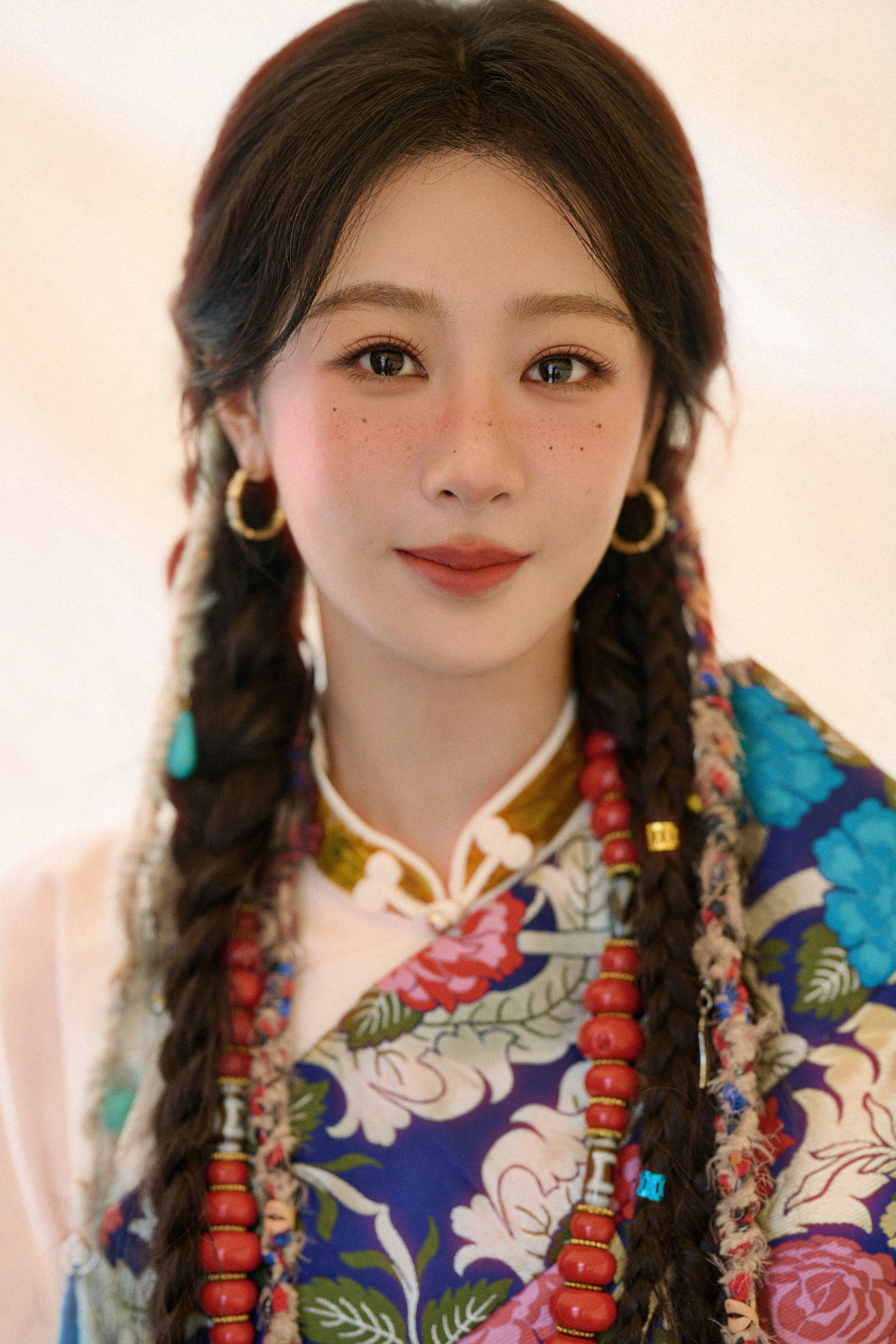 杨紫穿藏服太好看了眼里有光眼睛好漂亮
