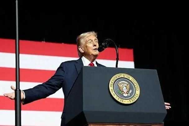 国安部发布消息：美国超级间谍梁成运落网，潜伏30年伪装“爱国侨领”，设色情圈套被