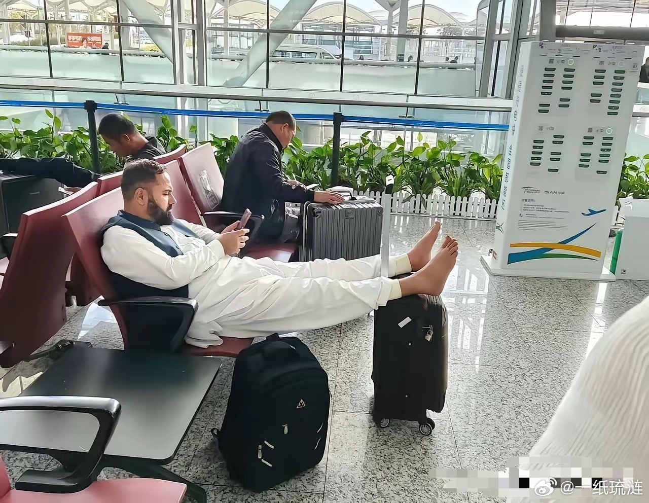 《别来中国》中国千万别对印度开放免签入境，这个民族文化素质太低，生活品味差，习惯