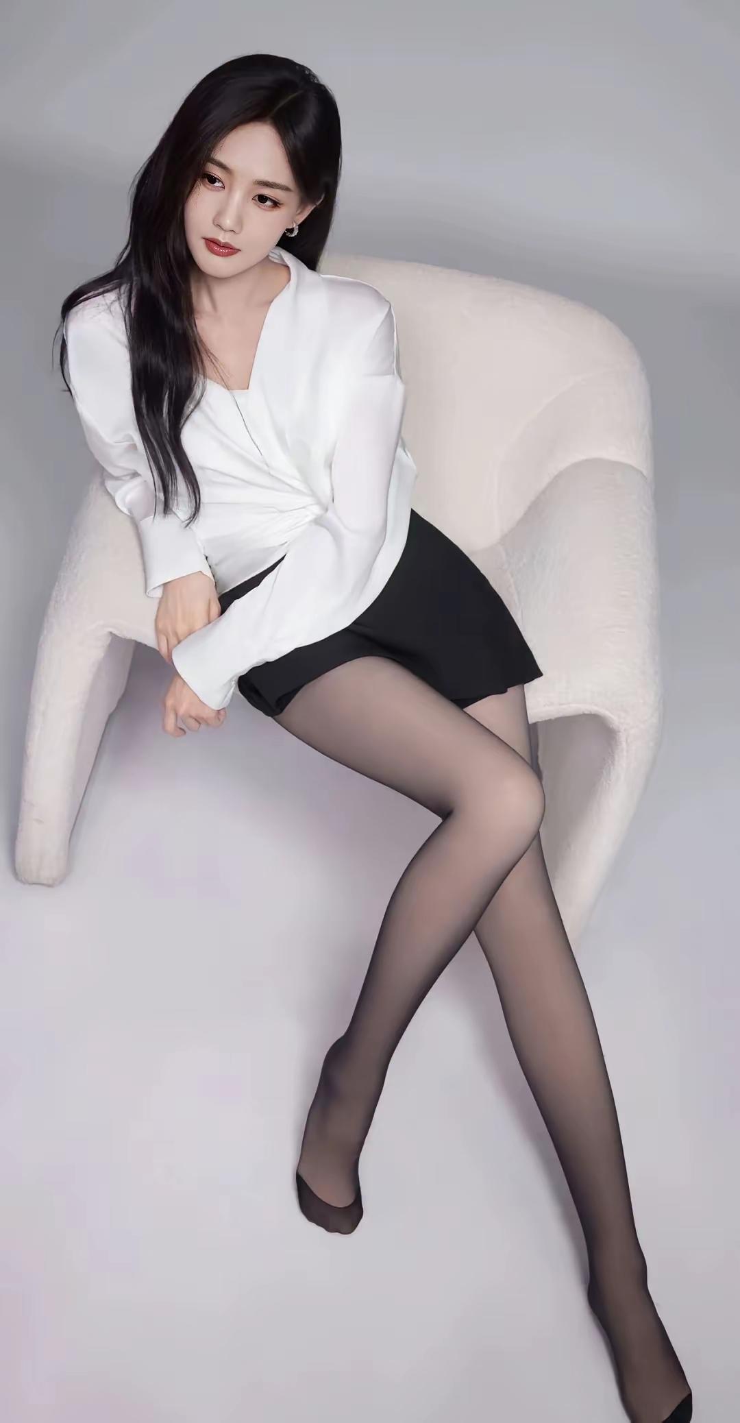 黑丝or白丝，你pick哪一种？李一桐