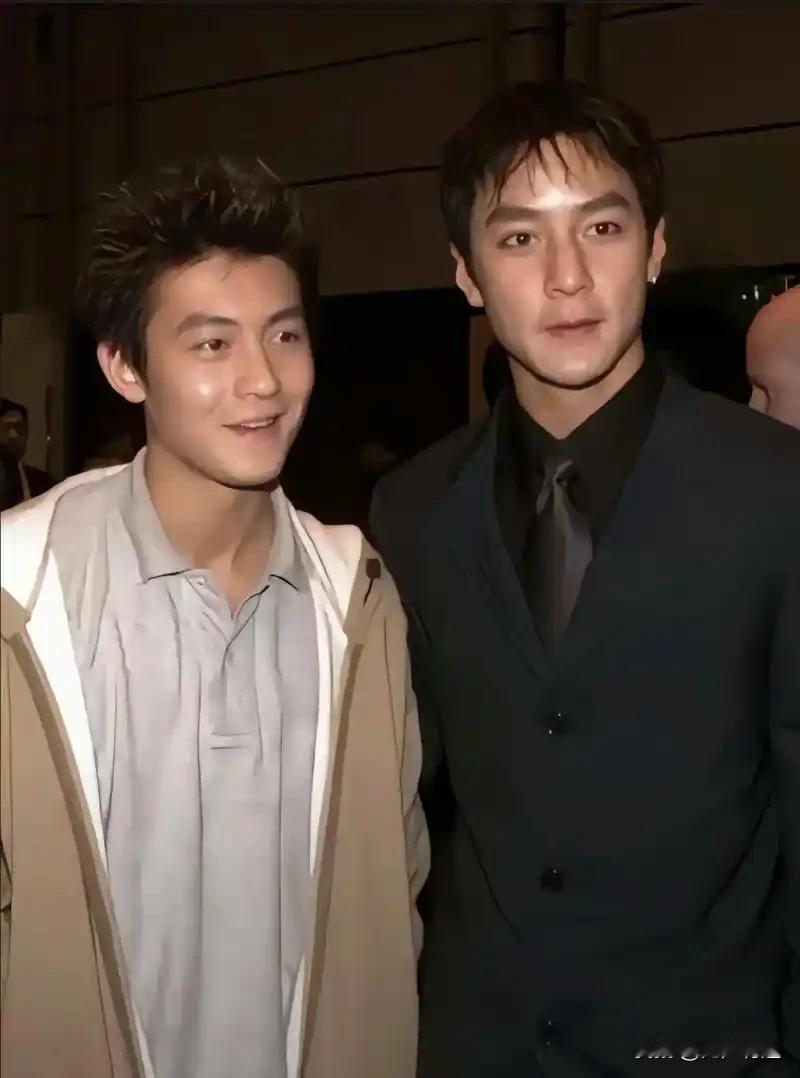 陈冠希的脸比吴彦祖完美，身高差了一点，吴彦祖五官不够陈冠希精致，但因为身高优势比