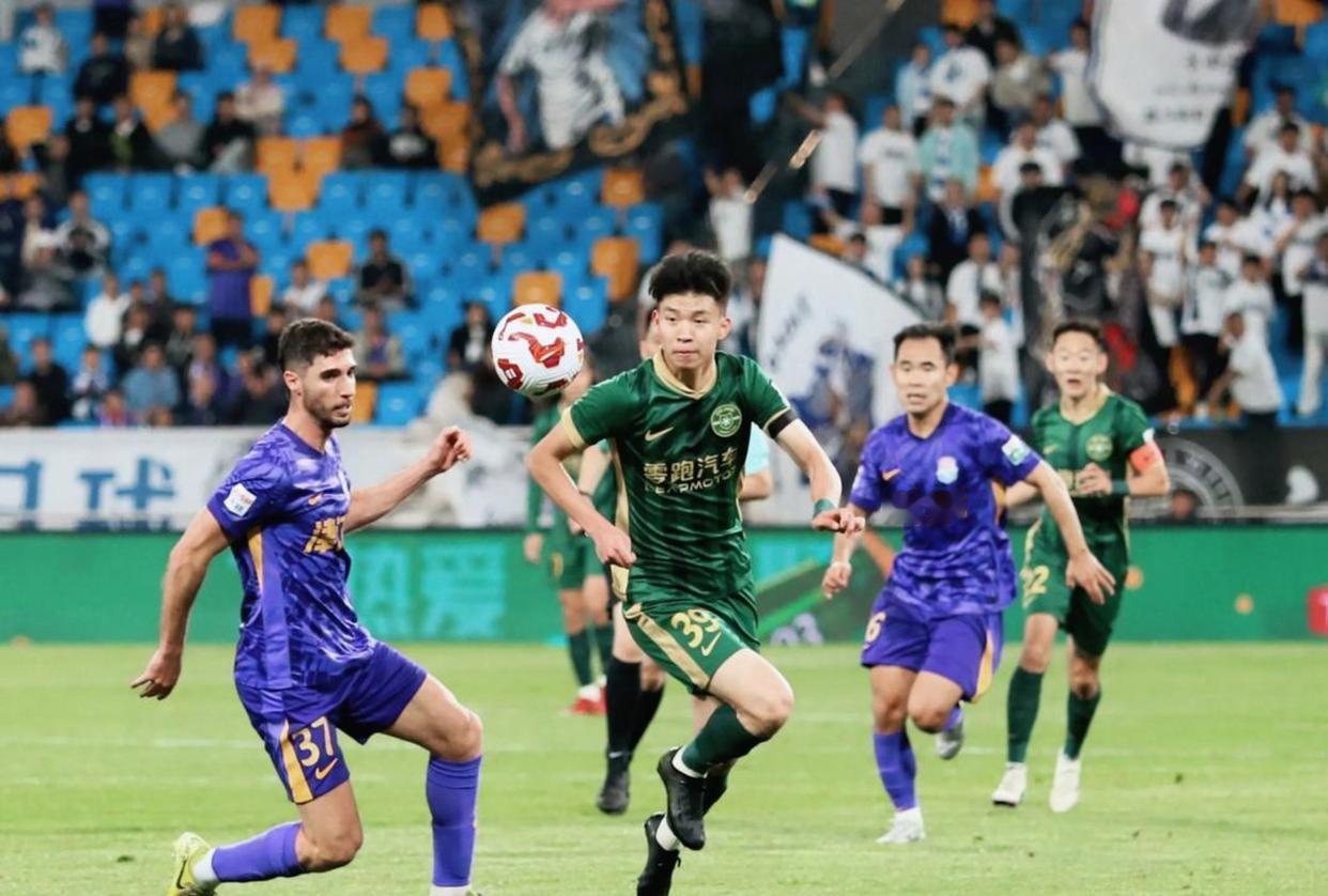 才进行了7轮。今年的中超冠军已早早失去了悬念，没意思了。成都队可以提前进行庆祝了