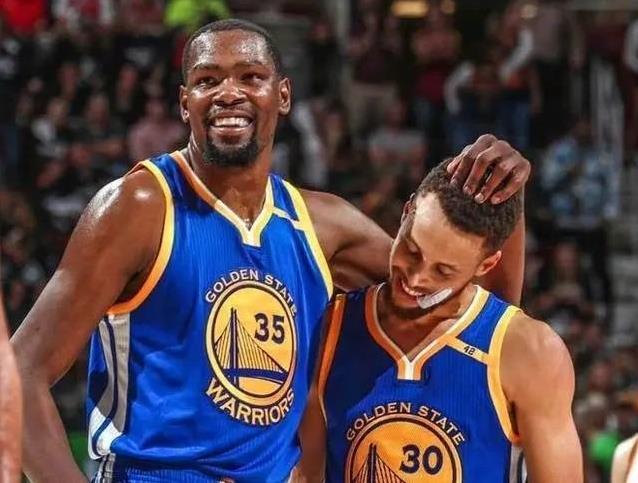 杜兰特有心了前NBA球员奎因-库克近日在一档节目中表示杜兰特希望18年库里得到