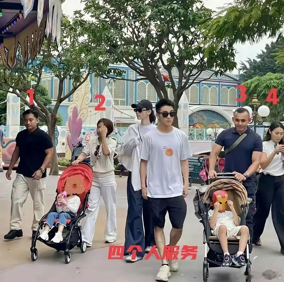 奚梦瑶与何猷君一同出行，身边有4个保姆随行照料。难怪奚梦瑶每次亮相都时尚又精致，