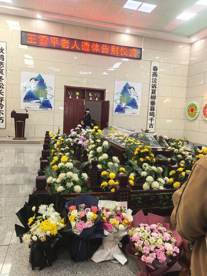刚调新单位不久，正坐在办公室翻报纸，忽然接到个电话——原单位一个三十出头的女同事