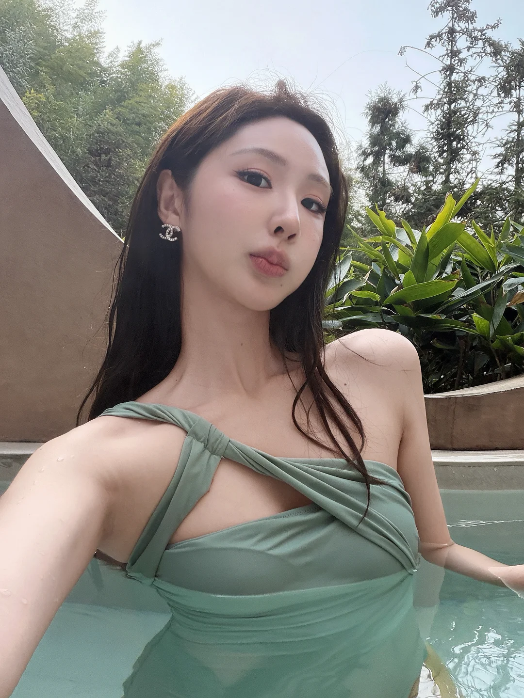 跑到山里过周末⛰️泡林间温泉🌤️🫧🥂