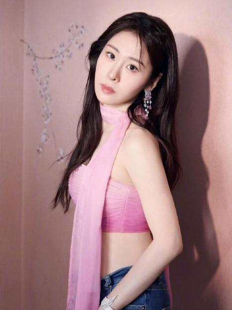 张碧晨牛仔裤写真美到移不开眼！