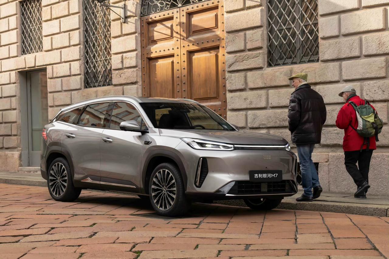 银河M7这次续航还是干爆了哈，毕竟自家徐州机电还是能够把成本给做到很低的，所