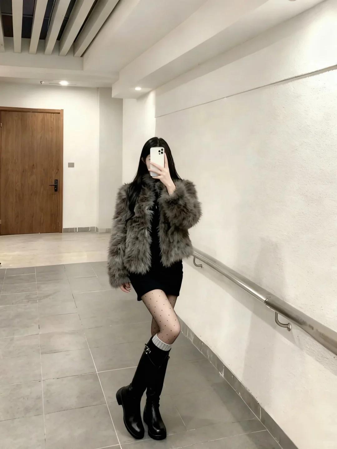 长靴搭配高级感穿搭，温柔风穿搭。长靴搭配时尚搭配短靴白色长靴穿搭黑长