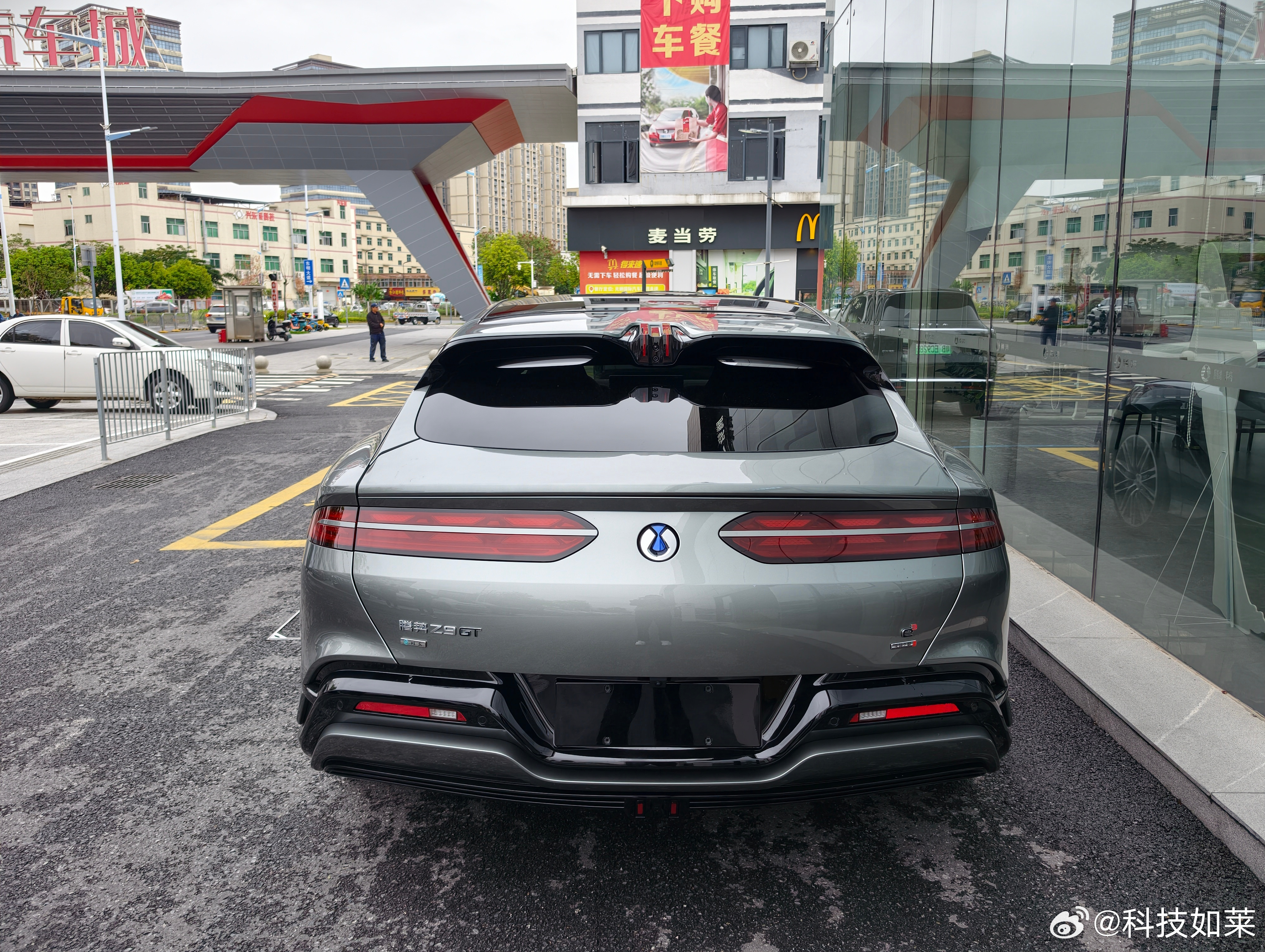 今天被我拍到了腾势Z9GT就问帅不帅！猎装GT+无框车门+电动尾翼，气场直接拉满