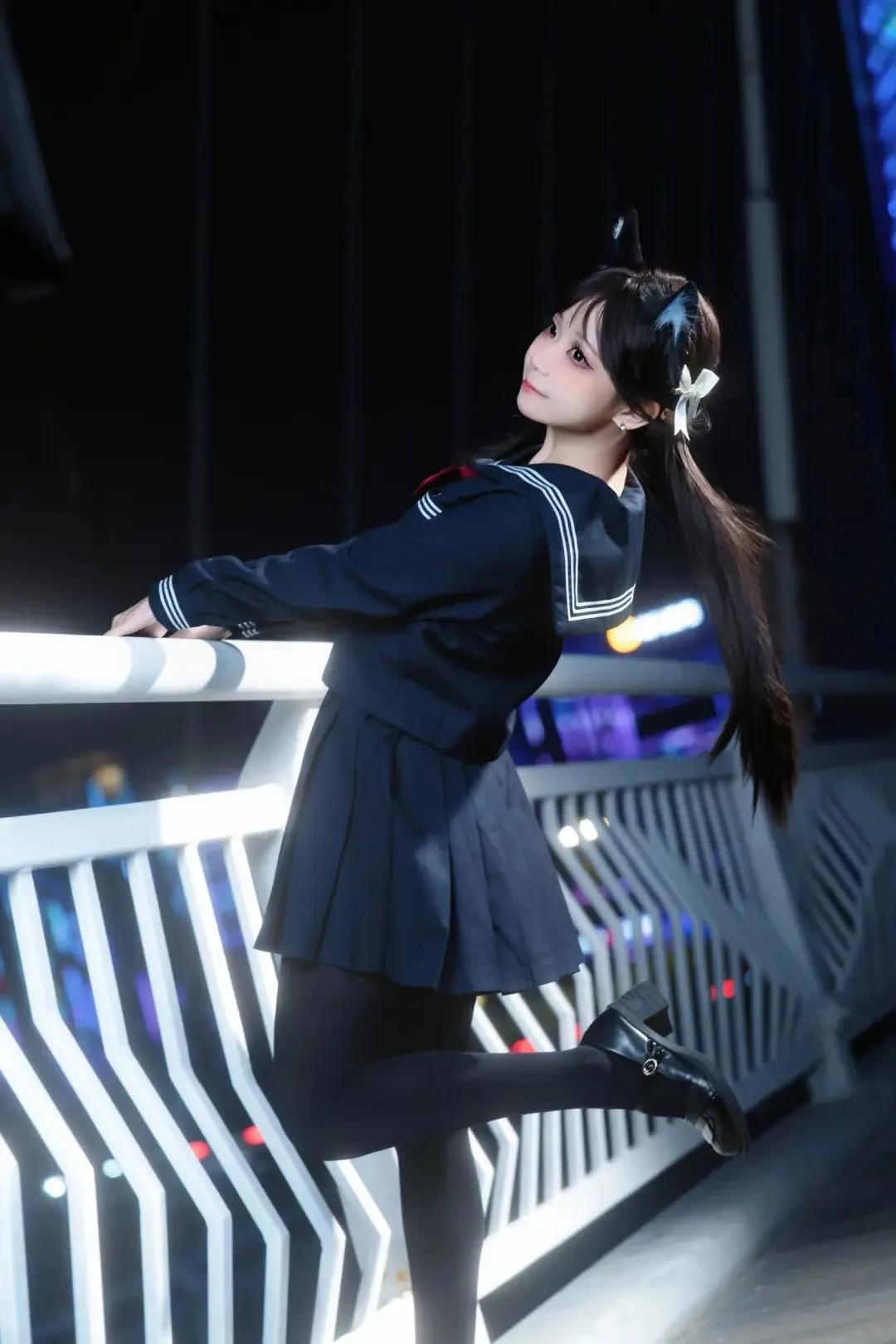 分享甜美小姐姐随手拍厚黑小猫分享随手拍的美照