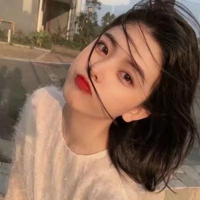 元气少女在阳光下的甜美瞬间少女感笑容少女感微笑女孩少女的笑容美少女的微笑