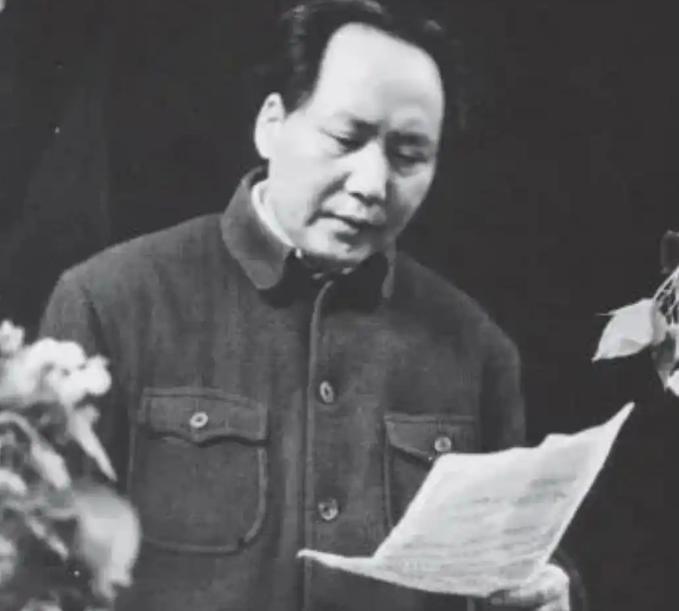 当年朝鲜战争陷入苦战时，毛主席却下令释放战俘，这步棋，直接打穿了整个西方阵营。
