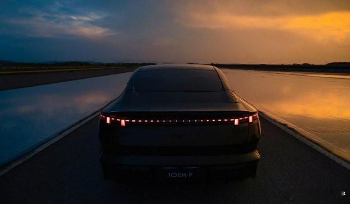 探索未来驾控之境，体验前所未有的动力与节能。搭载EM-P®智能电混技术及eAWD