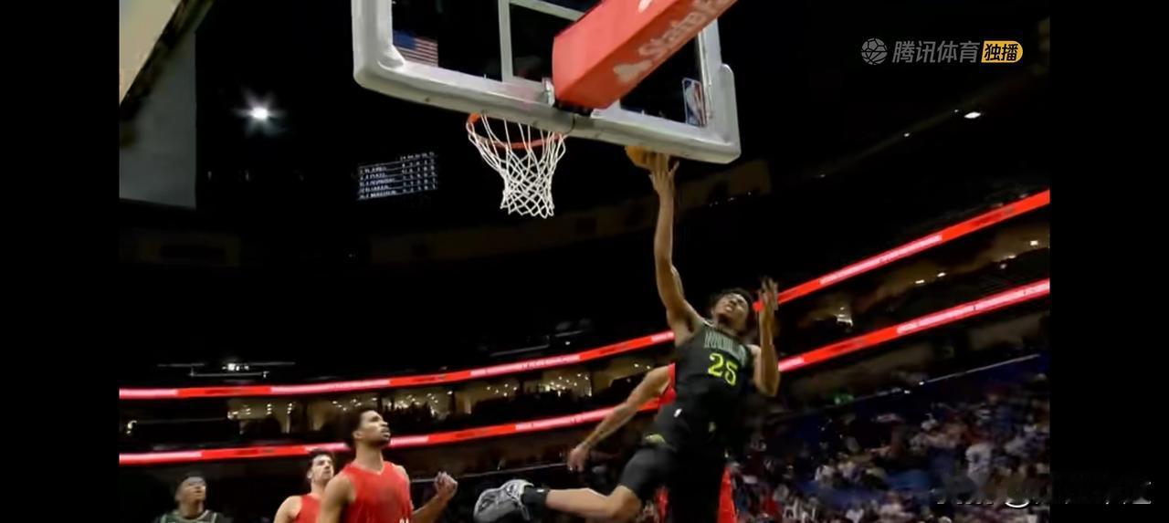 开拓者半场68比70鹈鹕！开拓者三大内线不在，里斯被鹈鹕疯狂欺负！上半场上场7分