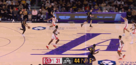 内线巨兽！艾顿上演炸裂空接隔扣！在今天NBA季后赛湖人对阵火箭的第二节比赛中，