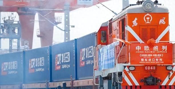“中国人真是搞笑，搞什么中欧班列，现在成为笑柄了吧。”2011年，这是中欧班列刚