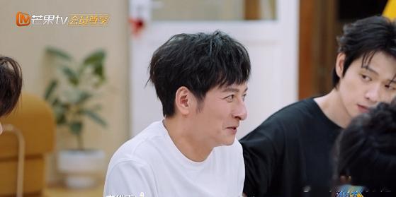大家聊起李维嘉极少发朋友圈这件事，维嘉顺势说起自己一次大型社死现场：之前点外卖操