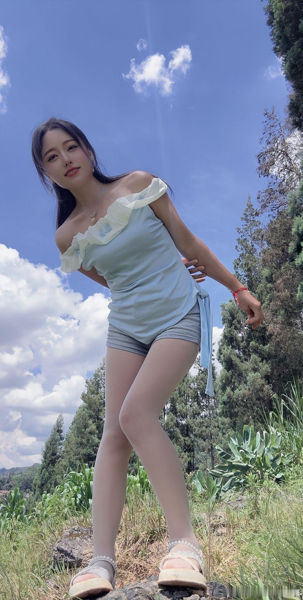 阳光下的丝袜少女～​​​