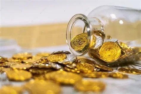 外媒最近注意到了一组有意思的对比。一边，是中国人在以创纪录的速度存钱。我们公布了一组数据：今年前7个
