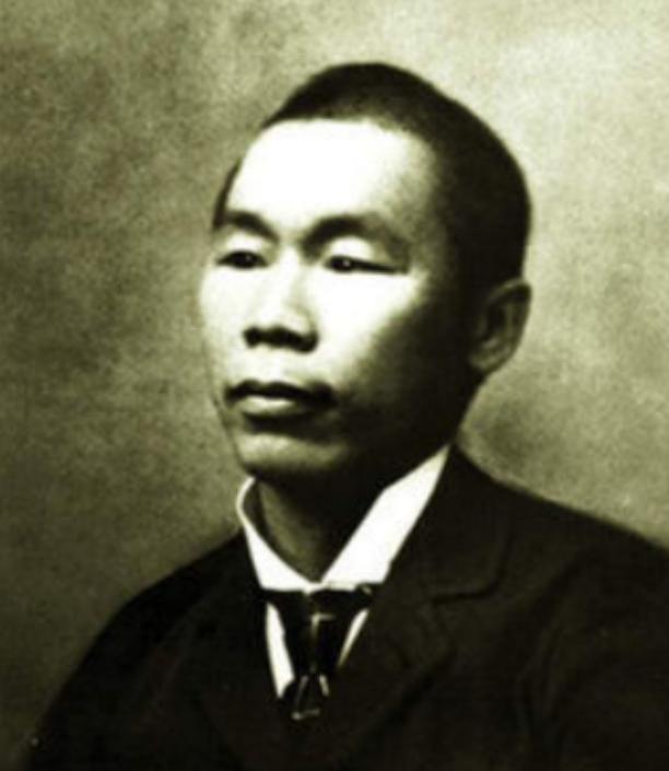 一天，美国一富豪喝醉后，解雇了家中所有的仆人，然而一个中国人次日却端着热气腾腾的