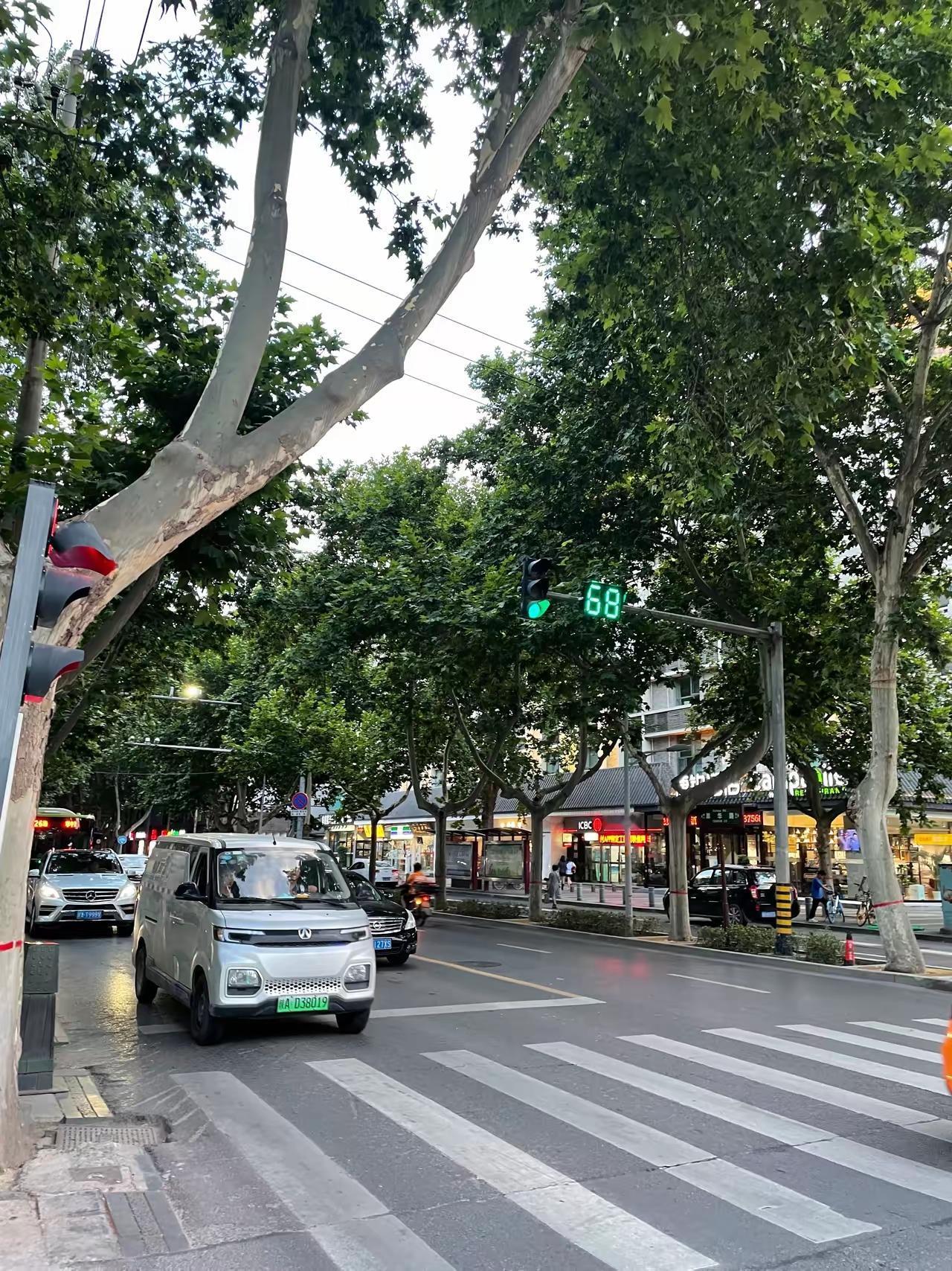 不懂就问！西安大雁塔翠华路附近哪家肉夹馍好吃？大学同学五一要来西安旅游，住在