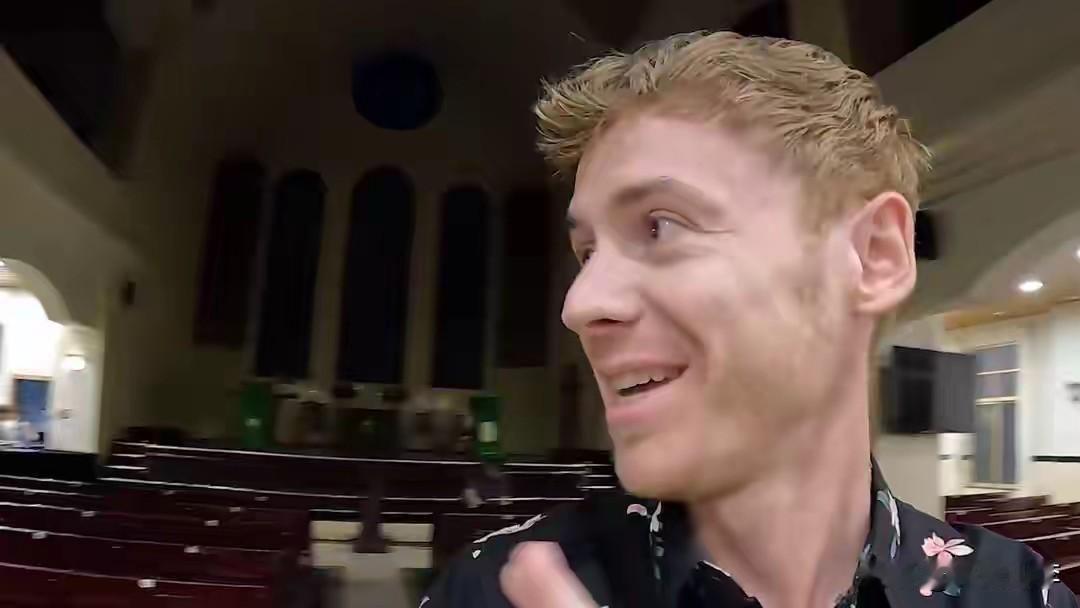 中国安全：凌晨三点的街头与西方看不懂的社会契约一位美国游客站在上海凌晨三点的