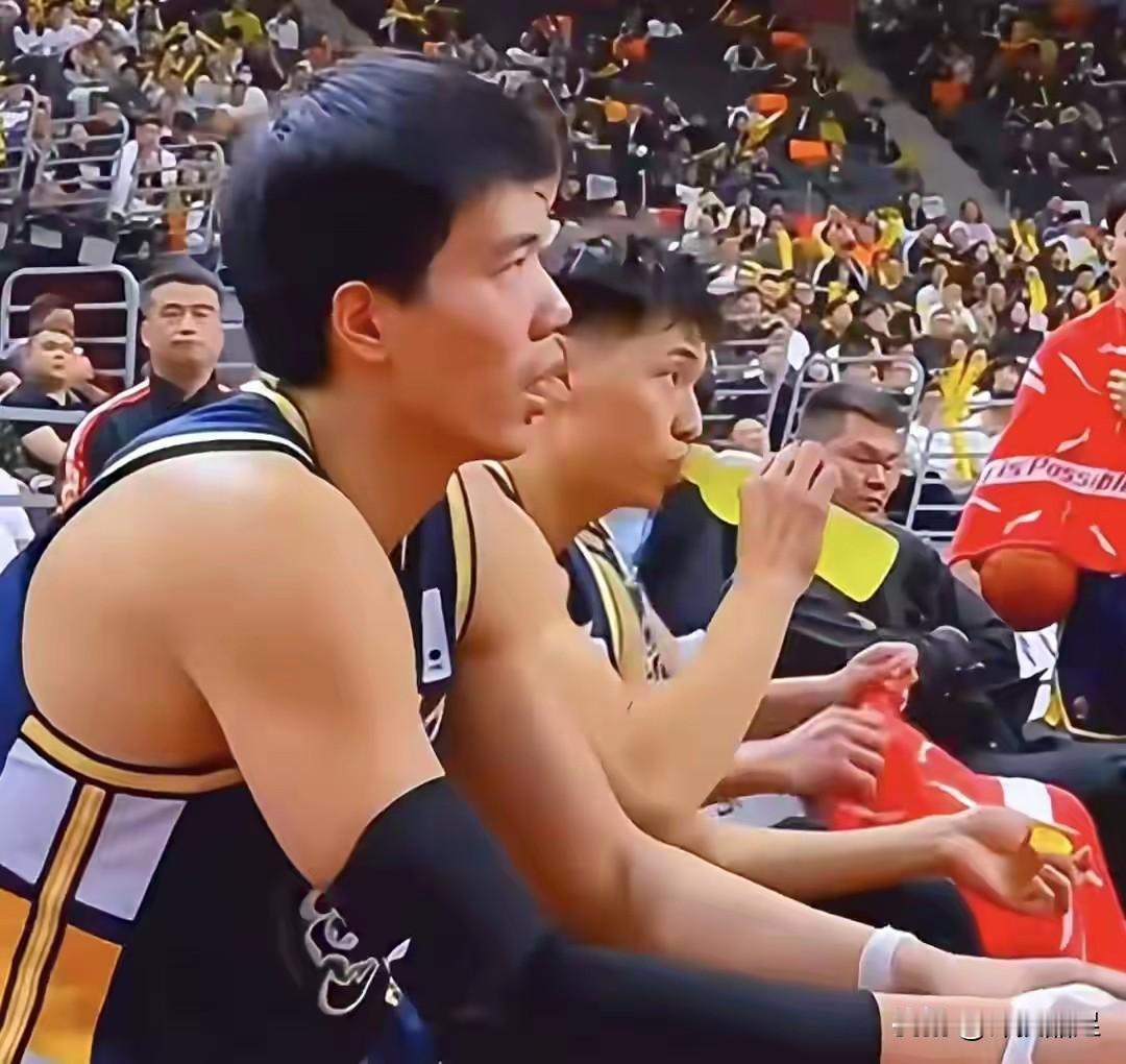 杜锋骂人很有杀伤力！或许他以为球员被骂一顿就能清醒，或许他以为球员不骂不成才。