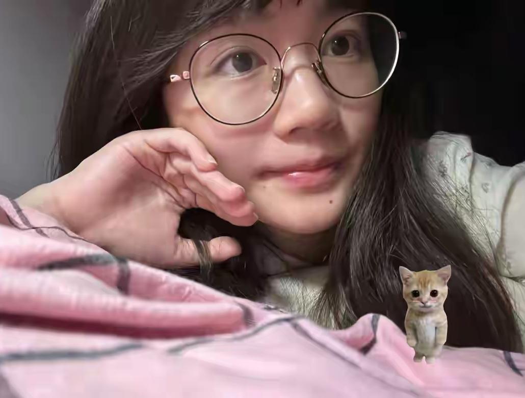 这个漂亮的女孩叫程雨婷，安徽人，今年才24岁，令人悲痛的是居然在梦中去世了，男友