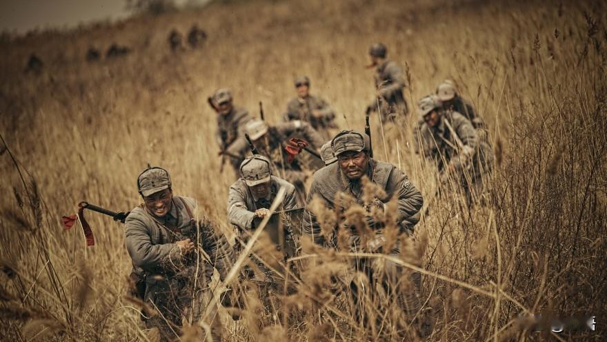 周彪发现秘书总把手插在兜里，他记起侦察员的嘱咐，顿时浑身一颤1942年6月的冀