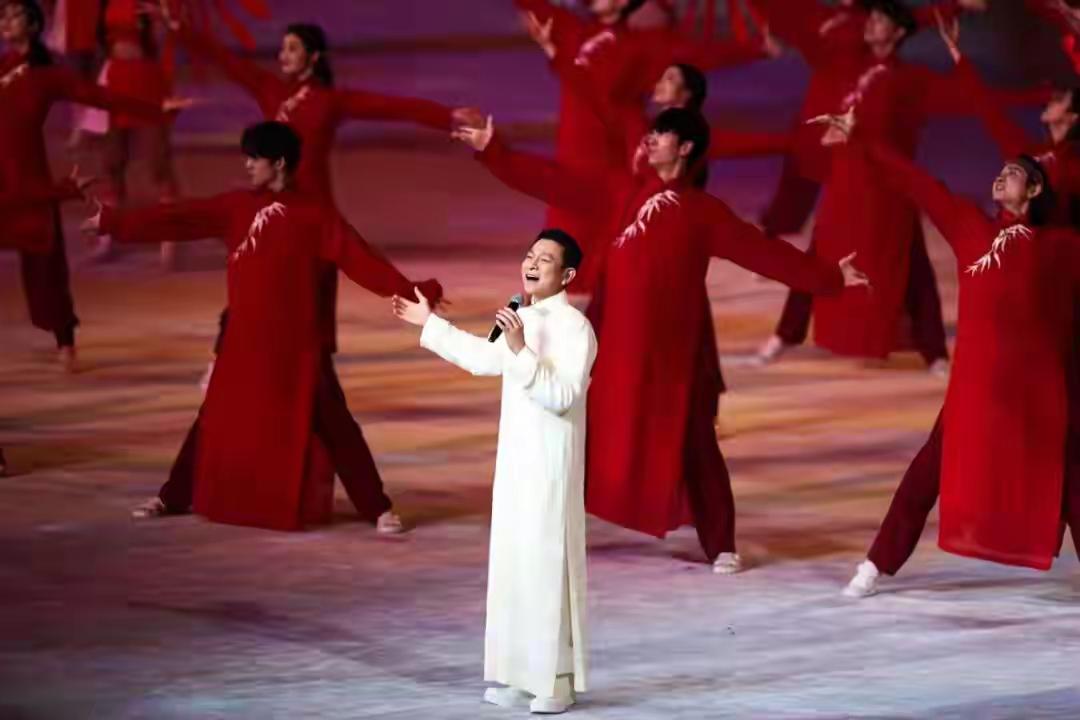 粤港澳大湾区世纪盛典！刘德华压轴献唱《中国人》引爆全场十五运会开幕式背后的家国