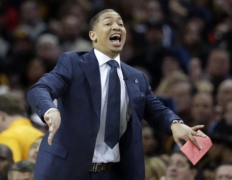 输给弱旅灰熊，快船没救了现在摆在他们面前只有三条路：一，解雇泰伦卢，本赛季的