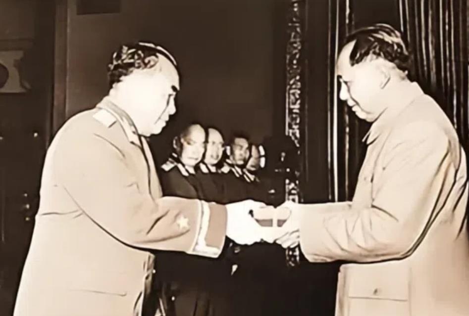 1955年首次授衔的开国将帅共计1048人，除了健在的邹衍、詹大南、杨永松、黎光
