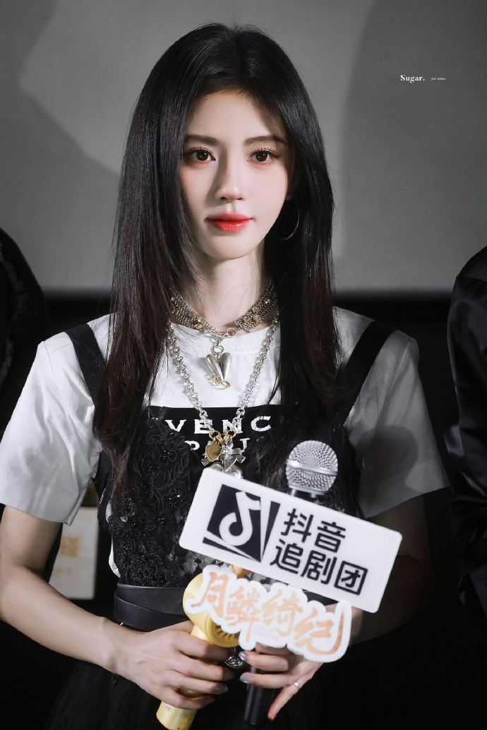 鞠婧祎亮相月鳞绮纪剧宣活动鞠婧祎月鳞绮纪剧宣造型鞠婧祎亮相《月鳞绮纪》线下剧宣活