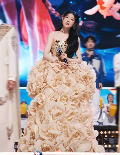 谁说小孩子不能撑起大舞台？沈佳润用双平台、多节目的跨年行程告诉你：实力才是硬道理