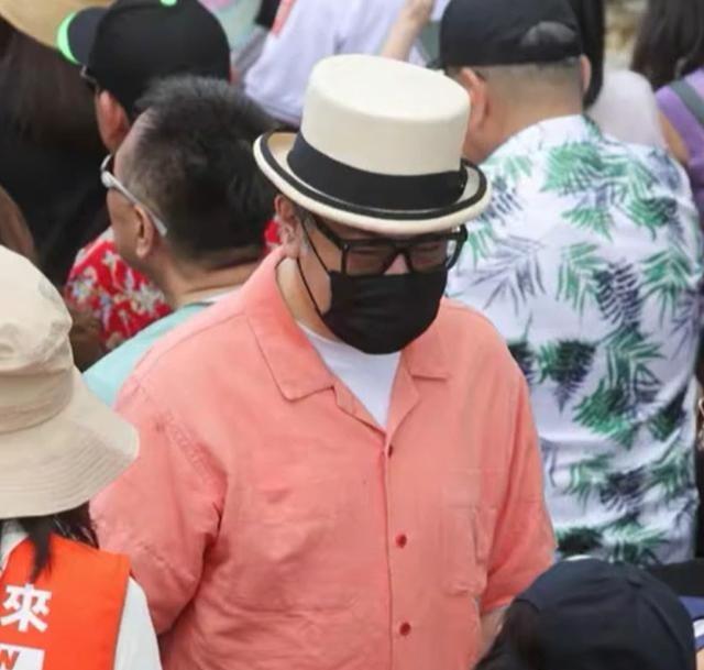 蔡康永的事情，中天的专家也分成了两派：一派是郭正亮，他认为蔡康永就是好奇，单纯是